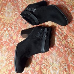 Liz Claiborne Black Booties